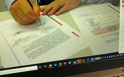 Signing the partnership agreement 